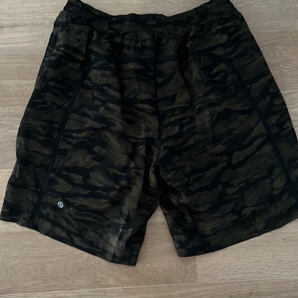 Mens Lululemon Shorts - Picture 2 of 4